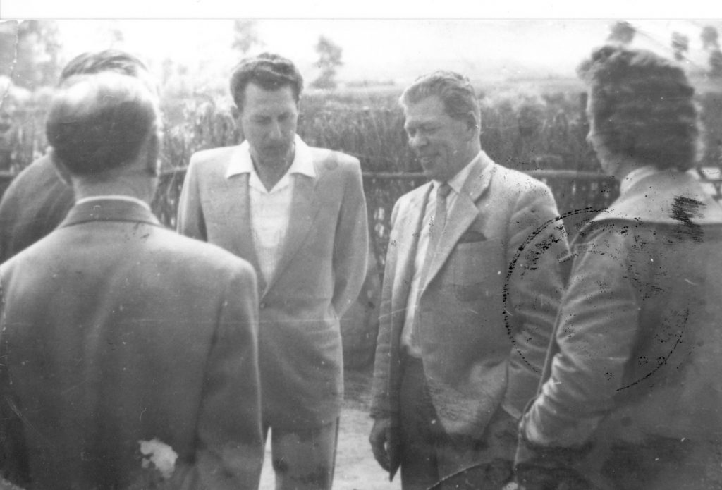 Marosán elvtárs téeszlátogatáson 1961-ben (MaNDA)