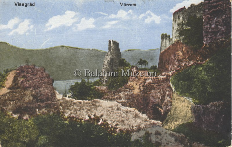 Az erősen romos vár 1918-ban (MaNDA)