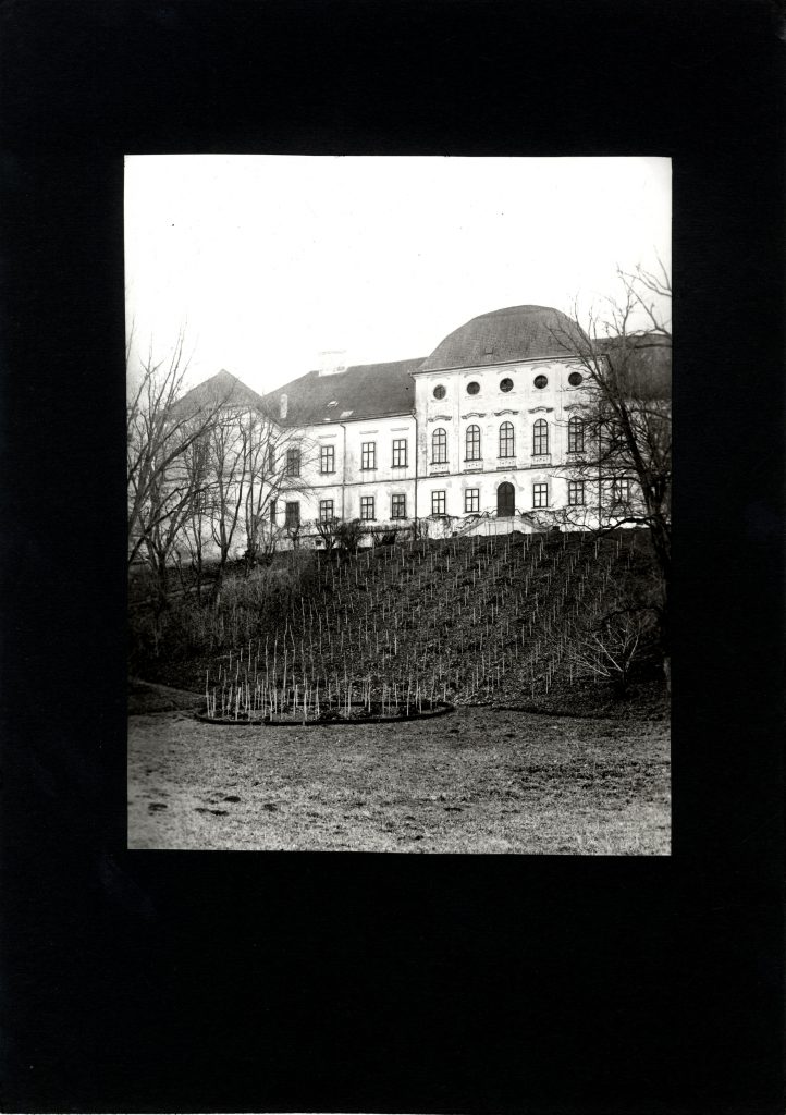 A Forgách-kastély Révhelyi Elemér fotóján (MaNDA)