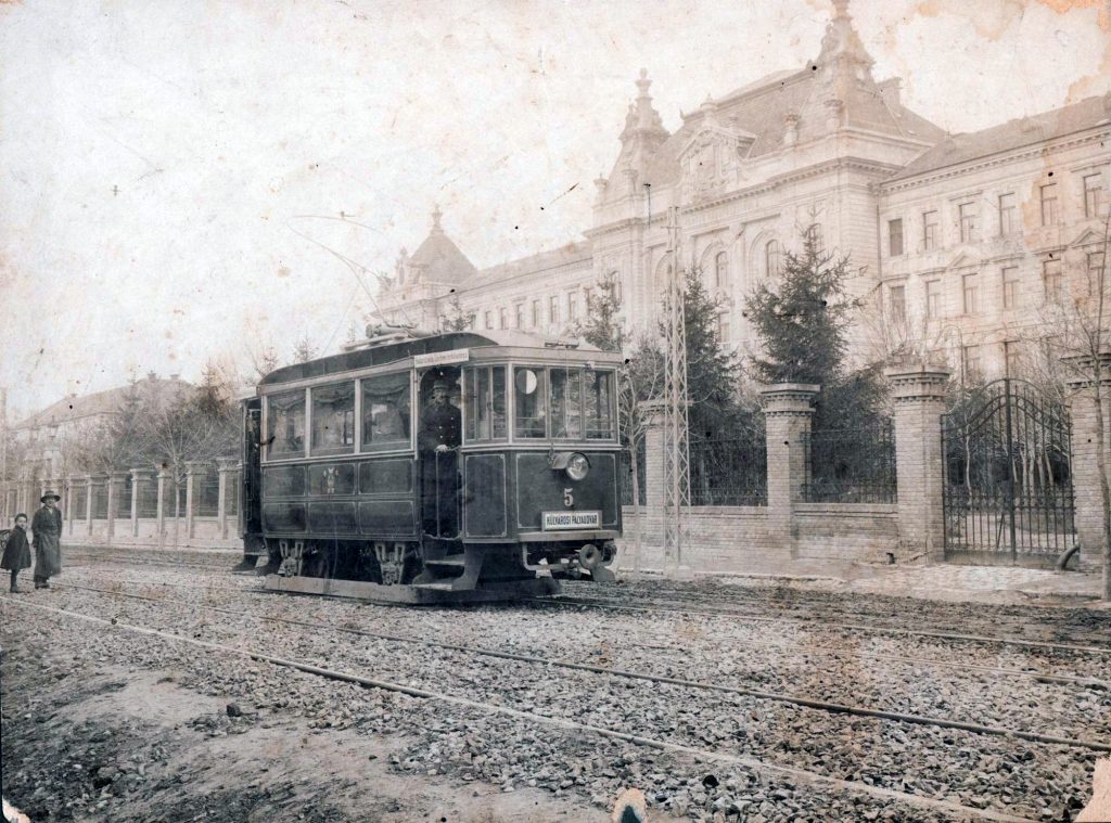 Pécsi villamosok 1913 és 1960 között - Csorba Győző Könyvtár - Pécs, CC BY-NC