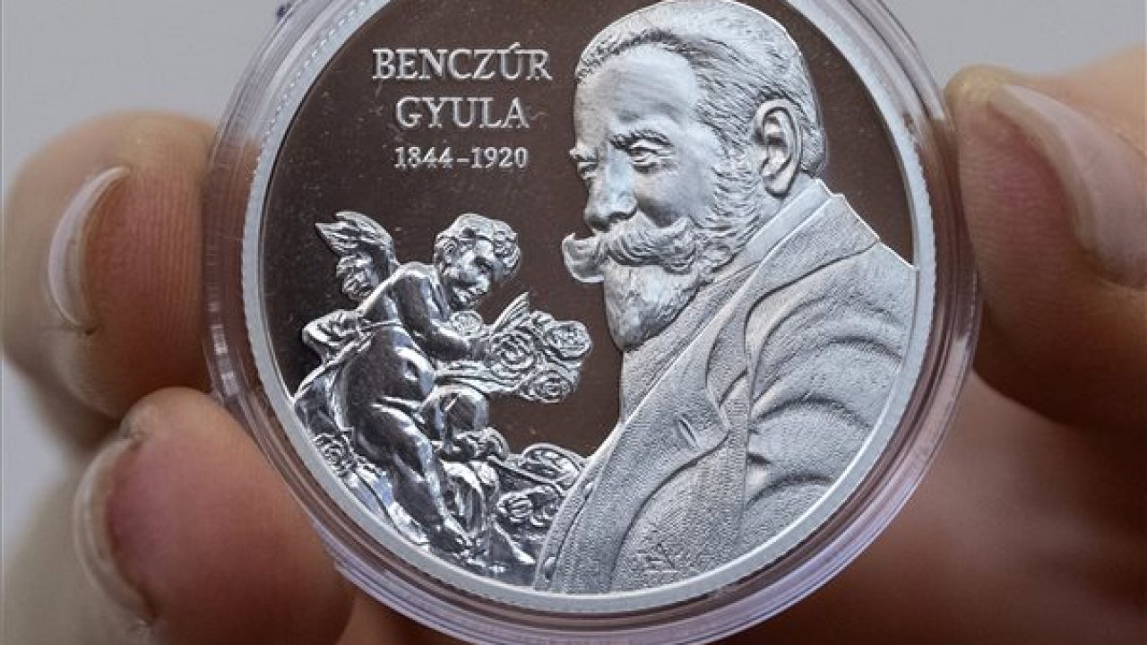 A Benczúr-tízezres 925 ezrelék finomságú ezüstből készült