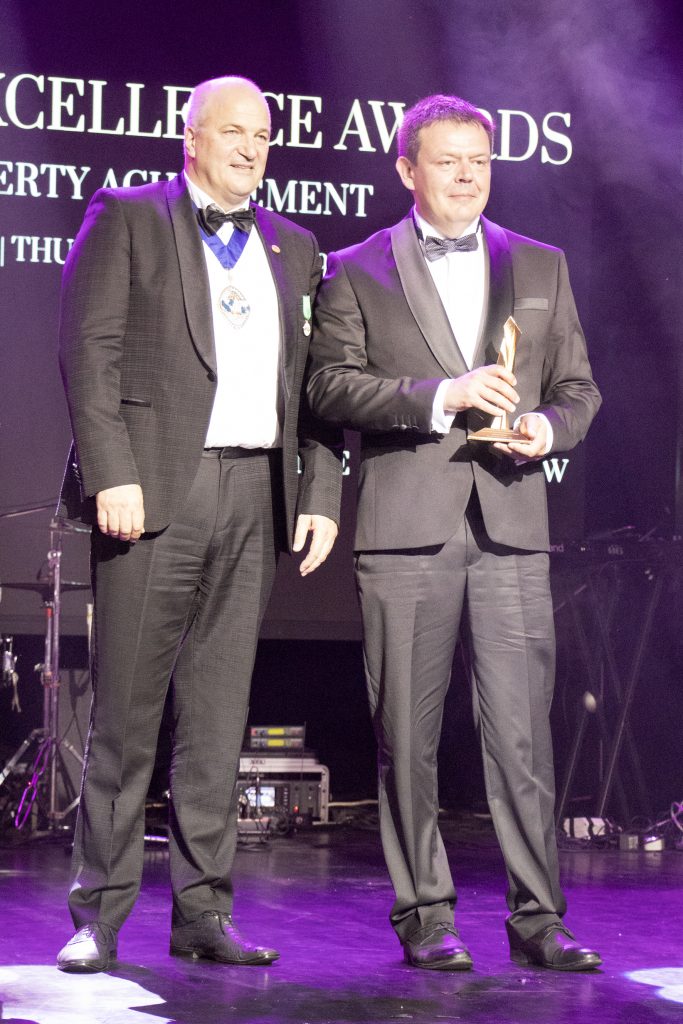 Lovas Lajos a Forum Hungaricum Nonprofit Kft. ügyvezető igazgatója a FIABCI World Prix d'Excellence díjjal