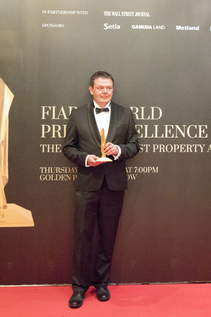Lovas Lajos a Forum Hungaricum Nonprofit Kft. ügyvezető igazgatója a FIABCI World Prix d'Excellence díjjal