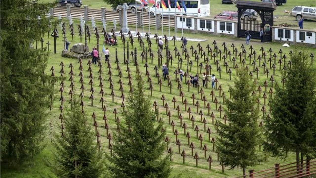 Magyar közmunka és román megemlékezés a temetőben