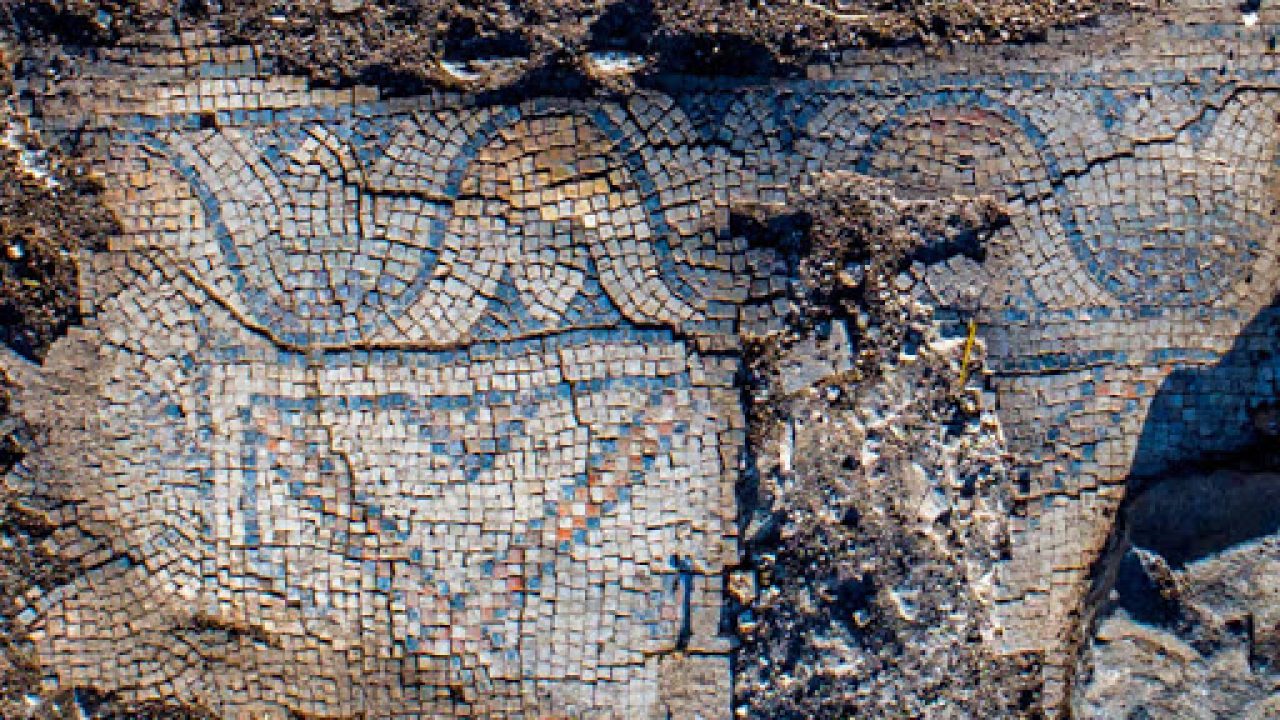 Egy játszótér építése közben bukkantak elő a mozaikok