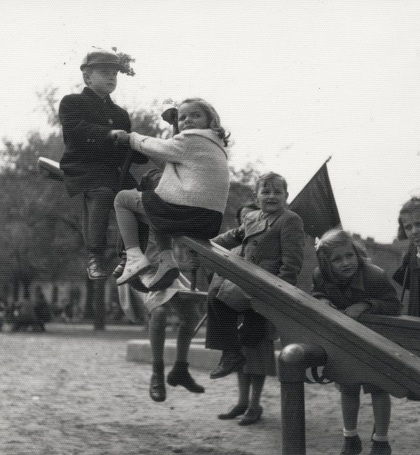 Gyerekek a játszótéren (1950) - Fortepan, CC BY-SA
