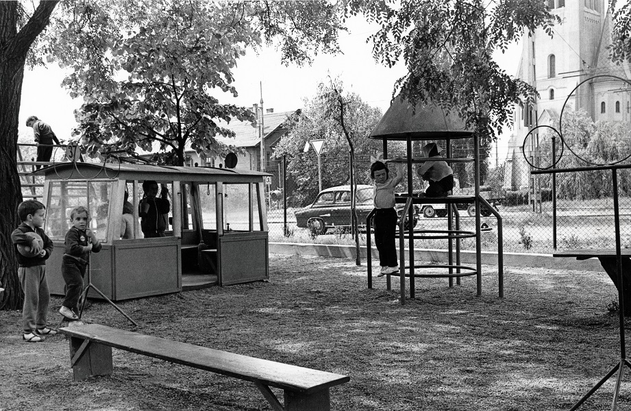 Játszótér a kőbányai MÁV-telepen (1971) - Fortepan, CC BY-SA