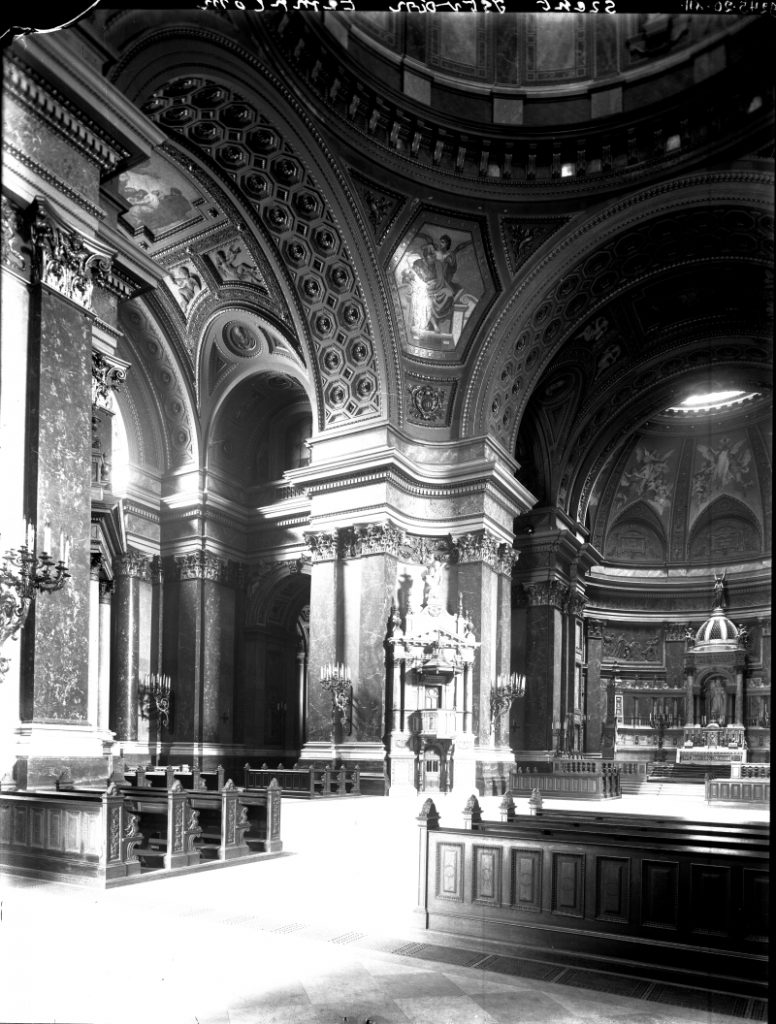Szent István-bazilika - Budapest, Lipótváros - Magyar Ferences Könyvtár, CC BY