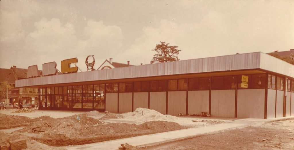 Az Újpesti ABC Áruház építése az egykori Blaha Lujza Színház helyén, 1969 - Magyar Kereskedelmi és Vendéglátóipari Múzeum, CC BY-NC-ND