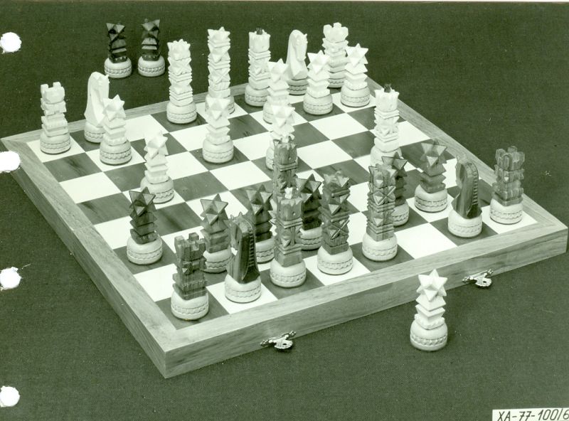 Faragás /sakk készlet/ - Hagyományok Háza Népi Iparművészeti Osztály, CC BY-NC-ND