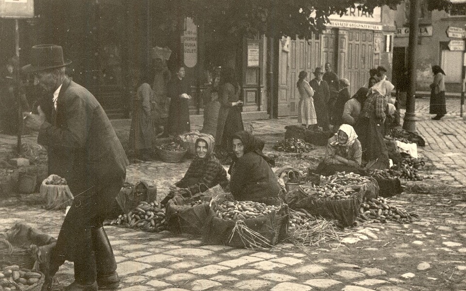 Uborkaárusítás a piacon - Magyar Kereskedelmi és Vendéglátóipari Múzeum, CC BY-NC-ND