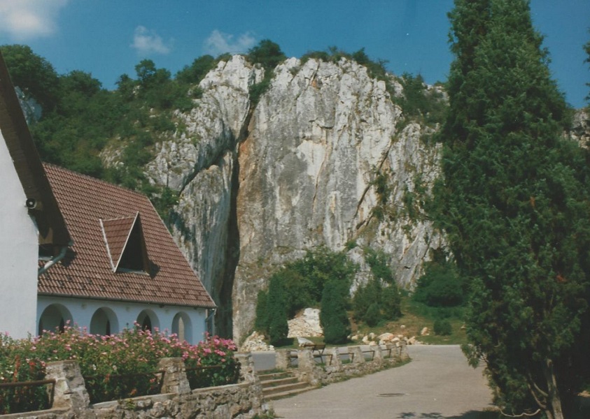 A Baradla-barlang bejárata Aggteleken, 1980-1990 - Aggteleki Nemzeti Park Igazgatóság, CC BY-NC-ND
