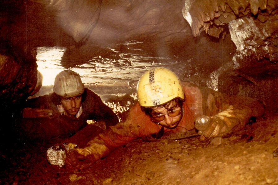 Barlangtúra feltehetően a Meteor-barlangban vagy a Baradla-barlang Retek-ágában, 1980-1990 - Újvárosy Antal, CC BY-NC-ND