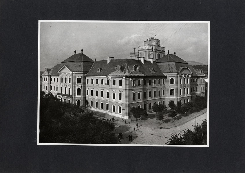 A Líceum épülete az 1930-40-es években - Kuny Domokos Múzeum Tata, CC BY