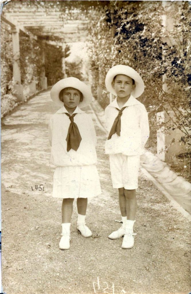 A első két Gundel-gyerek, Margit és Károly - képeslap, Abbázia, 1915 körül - MKVM, CC BY-NC-ND