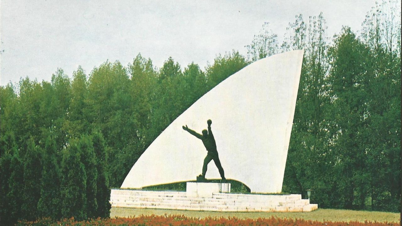 Bontják a Vörös Hadsereg emlékműveit a lengyelek