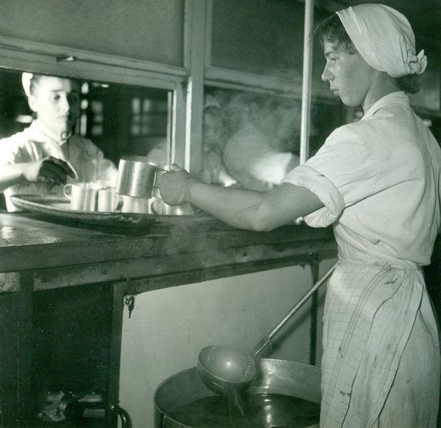 A Beloiannisz Gyár konyhája (1957) - Magyar Kereskedelmi és Vendéglátóipari Múzeum, CC BY-NC-ND