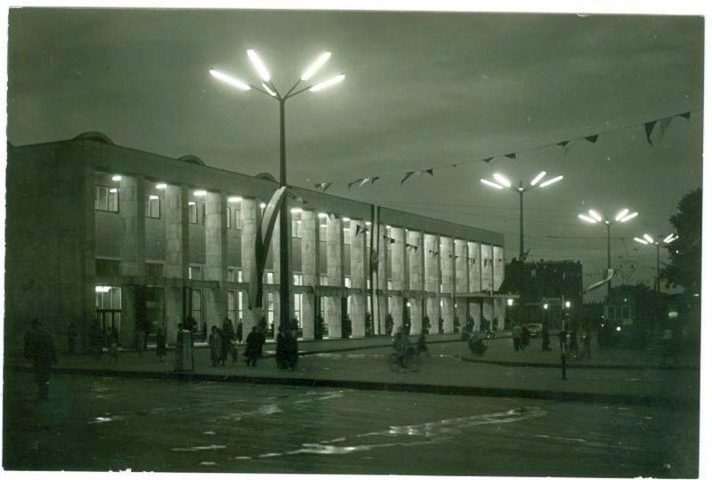 Debrecen, vasútállomás - Magyar Nemzeti Múzeum Történeti Fényképtár, CC BY-NC-ND